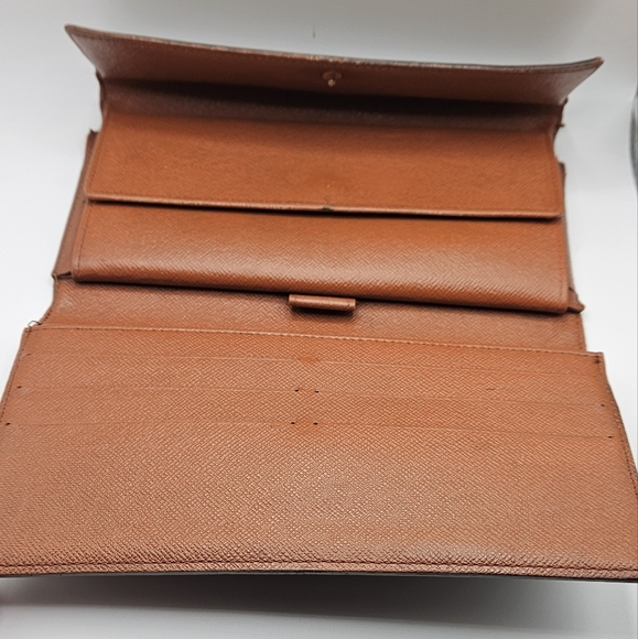 Louis Vuitton Monogram Sarah Wallet - Picture 9 of 12